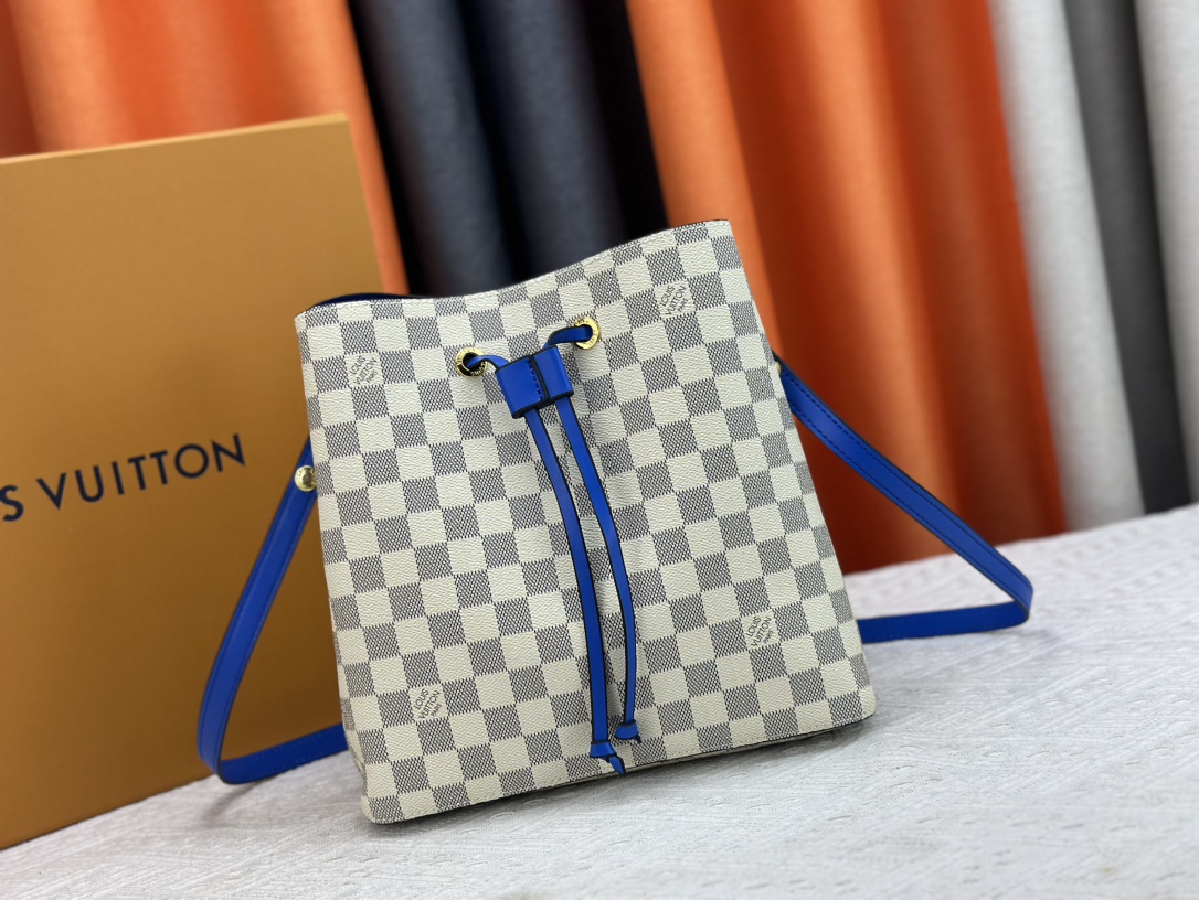 LV bag 339